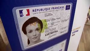 Comme le passeport, la fabrication de la cni suit des normes et des indices de sécurité élevée. Helene Carrere D Encausse Et Frederic Vitoux Nouvelle Carte D Identite Bilingue Francais Anglais Un Symbole Tres Facheux Je Suis Francais