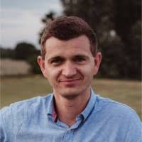 300+ 'László' profiles