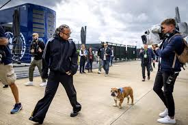 Hamilton Forfait! Drame et Inquiétude: Son Chien Roscoe Lutte Pour Sa Vie! - Imagen principal del artículo