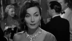 Gina Canale's Instagram, Twitter & Facebook