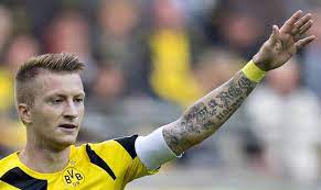 Jadon sancho's tattoo on his left arm is a tribute to his younger brother who died. Bvb Jadon Sancho Zeigt Seine Neuen Comic Tattoos