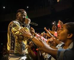 Latest updates from kizz daniel kizzdaniel on hotnewhiphop!. Download Latest Kiss Daniel Songs 2021 Kiss Daniel Mp3 Albums Videos Illuminaija