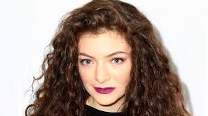 Lorde Talks About Getting The "Royal" Treatment