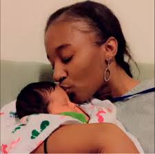 Lemon Garlic Chicken with Creamy Bowtie Pasta 🍋🍗 Ingredients: 2 large  chicken breasts, boneless and skinless 1 tablespoon lemon juice 1 teaspoon  dried Italian seasoning 8 oz bowtie pasta (farfalle) 1/4 cup