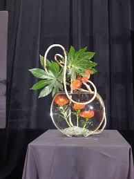 Garden Club Journal Is A Blog About Flower Arranging And Gardens Garden Clubs Will Underwater Flowers Ikebana Flower Arrangement Tropical Floral Arrangements