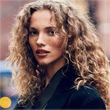 Curly hair is believed to be rather troublesome and pretty challenging in maintenance. Hair Autumn Winter 2020 2021 Trendy Look From Fashion Shows