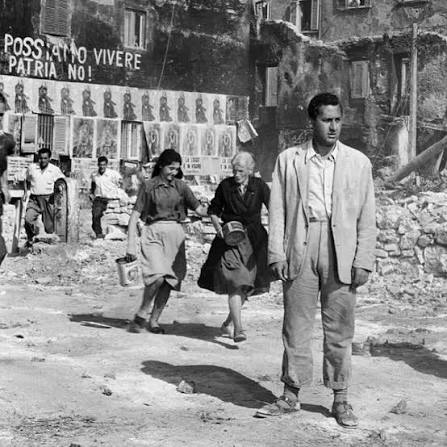 Alberto Sordi in “Tutti a casa”, capolavoro di Luigi Comencini del 1960. 📷  bookciakmagazine.it #albertosordi #tuttiacasa #luigicomencini  #cinemaitaliano #italianmovies #secondaguerramondiale #stateacasa  #attoreitaliano #registaitaliano ...