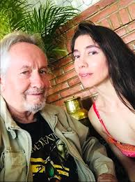 José ángel garcía hernández es el jefe de servicio de obstetricia y ginecología del. Padre De Gael Garcia Bernal Se Reporta Grave People En Espanol