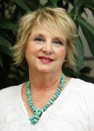 Amazon.com: The Haunting of The Hall: 9780983633785: Vicki Smart Penhall:  Libros