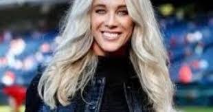 Kelly Crull's Instagram, Twitter & Facebook