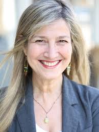 Daphne Kay's Instagram, Twitter & Facebook