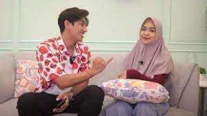 Tak ada target apapun, dia membiarkan hubungannya dengan ria ricis mengalir seperti air. Anggap Harris Vriza Best Friend Ria Ricis Sebut Kedatangannya Sembuhkan Luka Hati Tribunnews Com Mobile