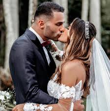 Após dois meses, o casamento da cantora gospel isadora pompeo e o jogador thiago maia chegou ao fim, segundo a coluna de leo dias, no jornal metrópoles. Cassiane Cassiane Canta No Casamento De Isadora Pompeo E Thiago Maia Assista Ao Video