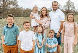 In light of josh duggar's charges, she took to social media to express her sentiments on his alleged actions. Josh Duggar Can T See His Kids During Child Porn Case