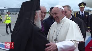 Vizita papei francisc in romania, inceputa vineri la bucuresti, impune masuri speciale si nu numai in privinta traficului. Papa Francisc Va Avea O Statuie In BucureÈ™ti La Un An De La Vizita Sa In Romania Foto Video B1 Ro