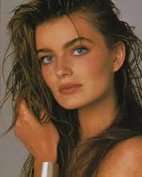MODELSREVIEW Paulina Porizkova Casi 1.80 m de altura, ojos azules, rostro  ovalado y una belleza que llega, incluso, a ser inalcanzable. Nació en  República Checa en 1965 y ya desde ese momento