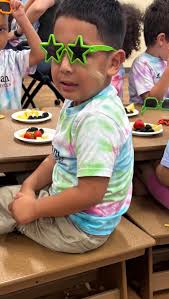 Happy Tuesday Fam👋🏽 Kiyah is Hello Kitty ready for school today Yall..  They was out last Friday and yesterday for whatever reasons! 🤦🏽‍♀️🤷🏽‍♀️  She picked this outfit out last week for today,