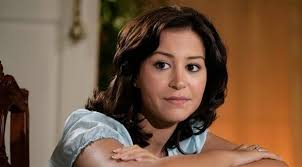 ولدت منة شلبي في 24 يوليو/تموز 1982، وسط أسرة تحاصرها أضواء الشهرة من كل جانب، فوالدها هو رجل الأعمال هشام شلبي، أما الأم فهي الفنانة الاستعراضية زيزي مصطفى، كما أن عمتها هي الإعلامية الشهيرة. ÙÙŠØ¯ÙŠÙˆ ØªØ¹Ø±Ø¶Øª Ù„Ù„ØªÙ†Ù…Ø± Ø¨Ø³Ø¨Ø¨ ÙˆØ§Ù„Ø¯ØªÙ‡Ø§ ÙˆÙ‡Ø°Ø§ Ø³Ø± Ø¹Ø¯Ù… Ø²ÙˆØ§Ø¬Ù‡Ø§ Ø£Ø³Ø±Ø§Ø± ÙÙŠ Ø­ÙŠØ§Ø© Ù…Ù†Ø© Ø´Ù„Ø¨ÙŠ Ù…ØµØ± Ø§Ù„Ø¹Ø±Ø¨ÙŠØ©