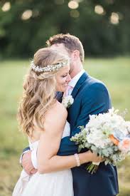 Blumenkranz Fur Die Hochzeit Das It Piece Fur Verspielte Braute Hochzeit Frisuren Blumenkranz Brautfrisur Frisur Blumenkranz