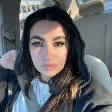 She really picked AUSTIN OVER NICK???? Is she a crack baby????