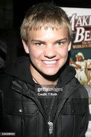 Derek Mckee's Instagram, Twitter & Facebook