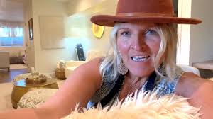 Laci Wall • Facebook