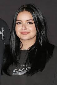 Ariel winter just ditched her dark locks in favor of a bright and airy strawberry blonde look. Ariel Winter S Hairstyles Hair Colors Steal Her Style