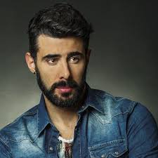 David Amor: “Me gustan las mujeres con curvas, y que las sepan llevar con  elegancia”