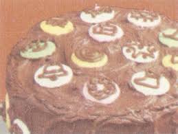 Cake 1 box betty crocker® supermoist® yellow or devil's food cake mix 1 cup water 1/2 cup vegetable oil 3 eggs tray or cardboard (19x11 inches). Betty Crocker S Frosting Secrets By General Mills Inc A Project Gutenberg Ebook