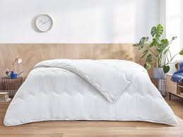 Elle est très pratique, car vous avez une couette que vous pouvez utiliser toute l'année. Couette Superieur 4 Saisons 220x240 Bobochic