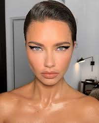 At the tender age of 13, adriana entered the ford supermodel of the world contest, where. Adriana Lima Adriana Lima Eyes Makeup Looks Holiday Makeup Looks