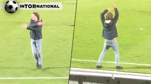 Das kuriose bei dem ist, wenn er ein tor macht, stirbt kurz danach ein promi. Unheimliche Serie Von Aaron Ramsey Wenn Er Trifft Stirbt Ein Promi Fussball Bild De