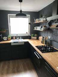 Leicht küche mit rückwand aus holz; Holz Arbeitsplatte Schwarz