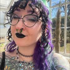 There's plenty of perfectly Hobbit-sized ways to add your personal touch.  Will you set up a library? How about a dedicated crafts room? The choice is  yours 🛌🛋️📚 #cozy #hobbit #talesoftheshire #cozygaming #