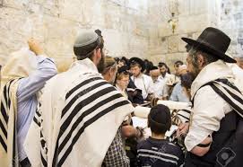 Pero lo que ahora soy no lo viste. Jerusalen 29 De Julio Ora Hombres Judios En El Muro De Los Lamentos Durante El Holyday Judia De Tisha Be Av El 29 De Julio De 2012 En La Vieja Jerusalen