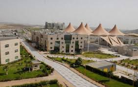 تقع جامعة الملك عبد العزيز في مدينة جدة. Ø§ÙŠÙ† ØªÙ‚Ø¹ Ø¬Ø§Ù…Ø¹Ø© Ø§Ù„Ù…Ù„Ùƒ Ø®Ø§Ù„Ø¯ ÙˆØ£Ù‡Ù… Ø§Ù„Ø®Ø¯Ù…Ø§Øª Ø§Ù„Ø¥Ù„ÙƒØªØ±ÙˆÙ†ÙŠØ© Ù„Ù„Ø¬Ø§Ù…Ø¹Ø© Ø¥ÙŠØ¬ÙŠ Ø¨Ø±Ø³
