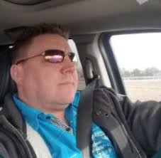 Un complotiste de Val-des-Monts a été arrêté pour possession d'armes. C'est  la perquisition menée par la GRC au 334 chemin Fogarty la semaine dernière  qui a permis d'arrêter Raymond Têtu. Selon le