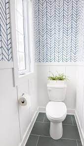 The side can also see the toilet with a white sink. 40 Guest Bathroom Makeover Ideas With Low Budget To Inspire You Bathroom Makeover Bathroo Serena And Lily Wallpaper Powder Room Wallpaper Small Toilet Room