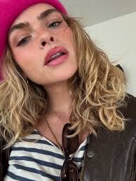 new profile pic bc i love my pink beret 💓💓💗💖💖💖💘💝🩷🩷💝💝