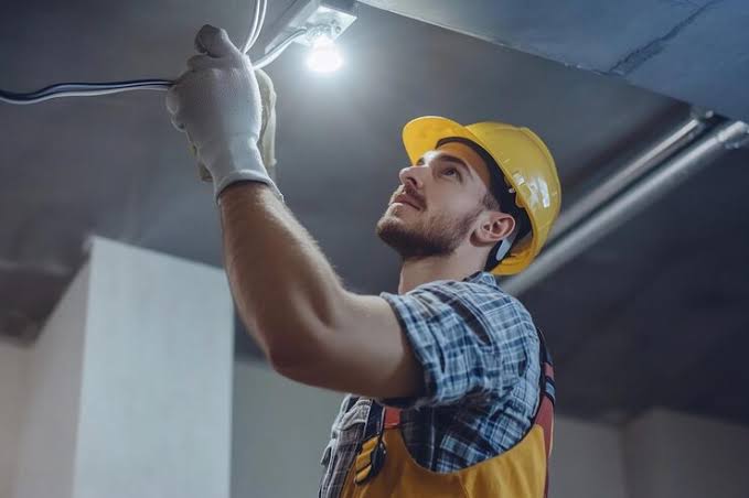 Norman electrician professional at work — Norman OK