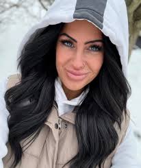 Ladies drop your name here and see how many new followers you get!!! 💕💸