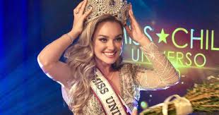 Freshman mom) is a 2014 chilean television series, it starts with a mother of 40 years old who dreams of studying at university. Daniela Nicolas Fue Elegida Miss Universo Chile 2020