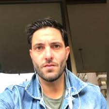 A list of who Sebastian Salinas G is following