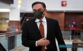 Sejurus berakhir sidang media itu, mohd hashim sempat beramah mesra dengan petugas media. Bernama Hati Ini Sekarang Tersangkut Di Port Dickson Kata Anwar Ibrahim
