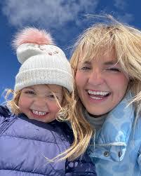 Melissa Windle's Instagram, Twitter & Facebook