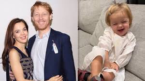 Byl také producentem úspěšných muzikálů bídníci a děti ráje. Dojemny Vzkaz Karla Janecka Ke Dni Matek Na Oslavu Ukazal Fotku Dcery Isabely Extra Cz