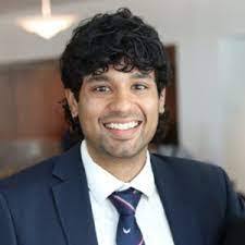 Ellie Elia's Instagram, Twitter & Facebook