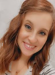 Melissa Calhoun's Instagram, Twitter & Facebook