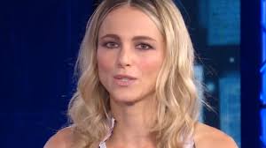 Comunque così come un brutto volto si migliora e si ingentilisce con il makeup e con gli orecchini, allo stesso modo un paio di piedi non particolarmente. Francesca Fialdini Le Vacanze Prima Di Settembre A Ruota Libera Quando Inizia Controcopertina Com