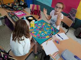 Etapa intermedia, en la que se incluyen las tareas relacionadas con el diseño y creación del juego de mesa, así como aquellas tareas vinculadas a la elaboración del texto. Investigando Ilusiones Textos Instructivos En Los Juegos De Mesa